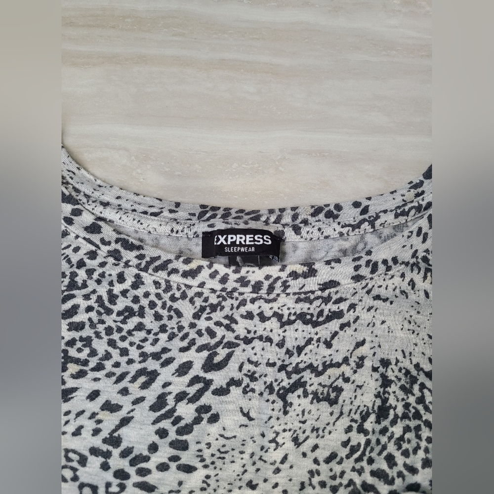 Express Lounge Tee - Picture 3 of 5